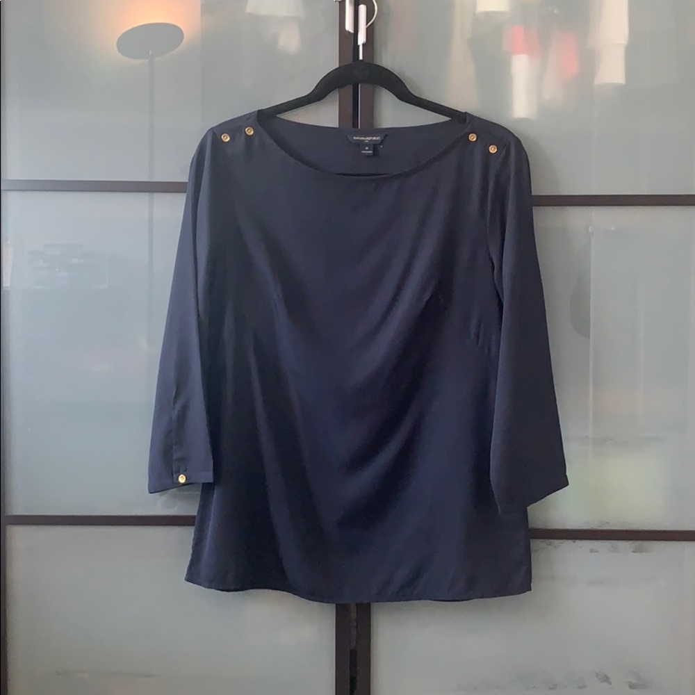 Banana republic 3/4 sleeve top with gold detail